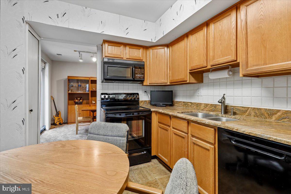 BROOKEVILLE KNOLLS - Residential