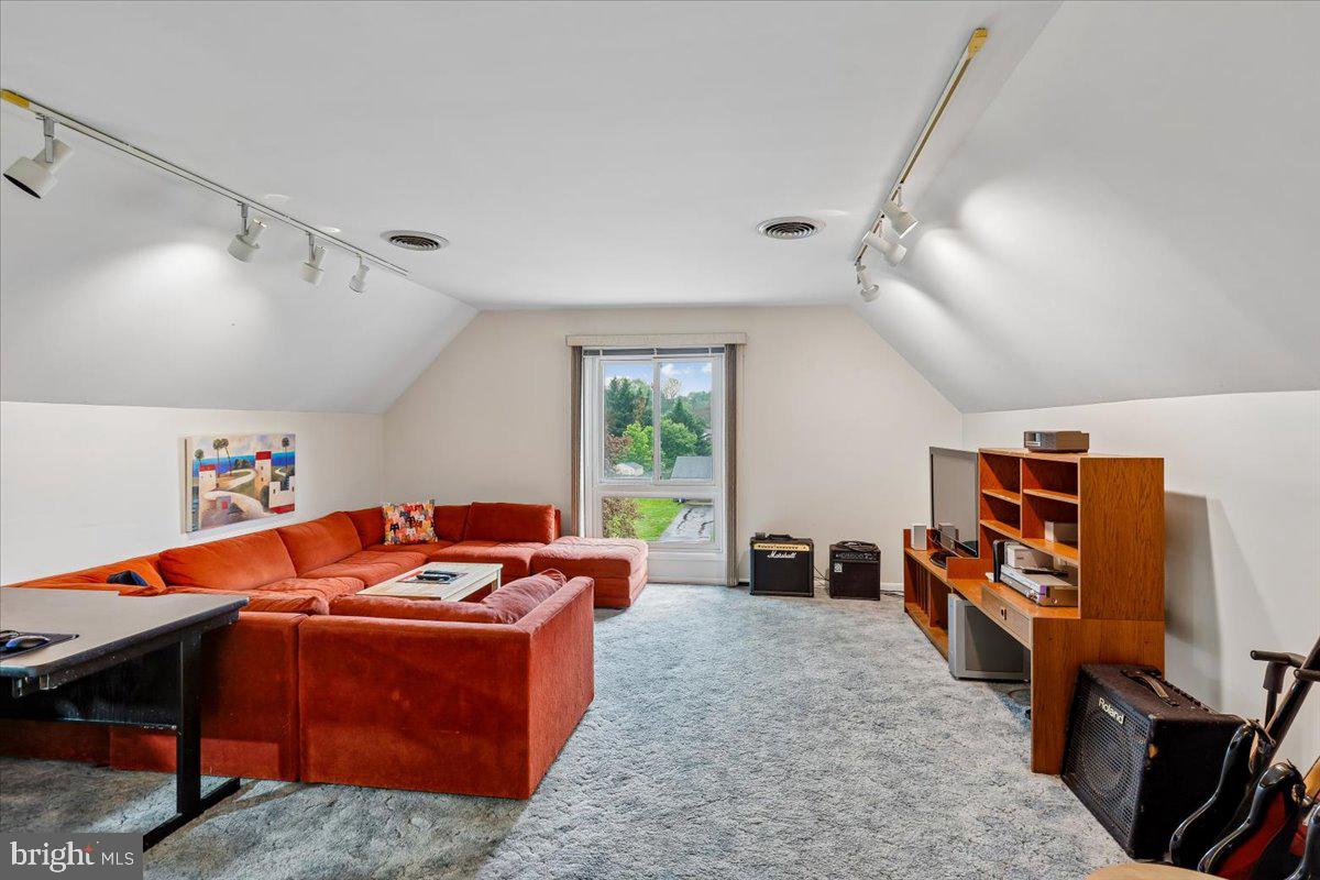 BROOKEVILLE KNOLLS - Residential