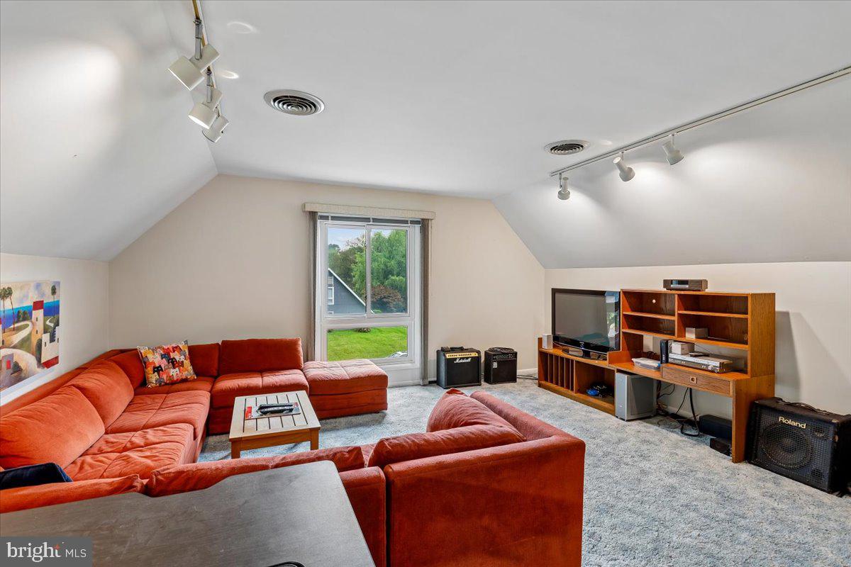 BROOKEVILLE KNOLLS - Residential