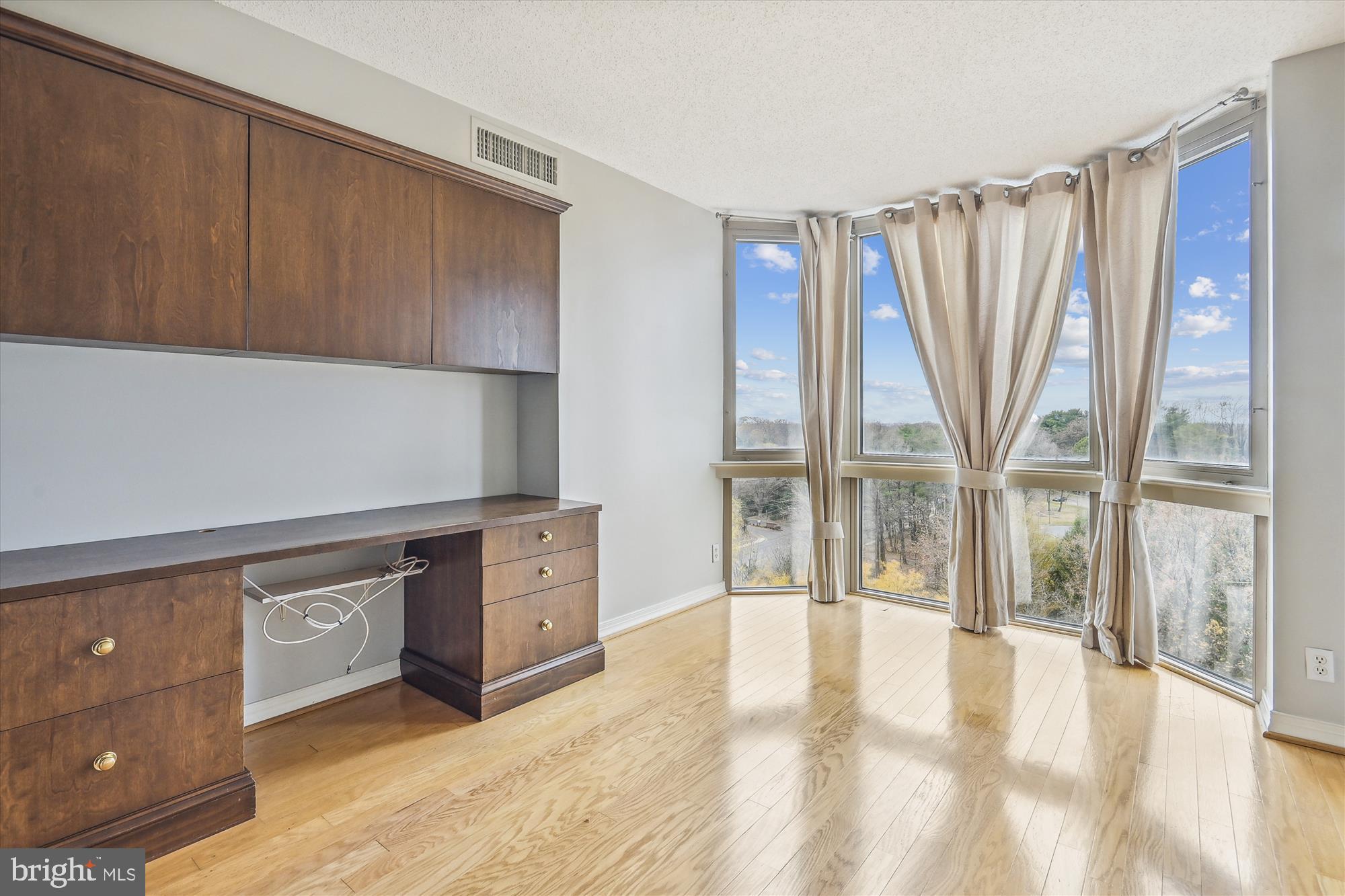 THE WISCONSIN - Residential