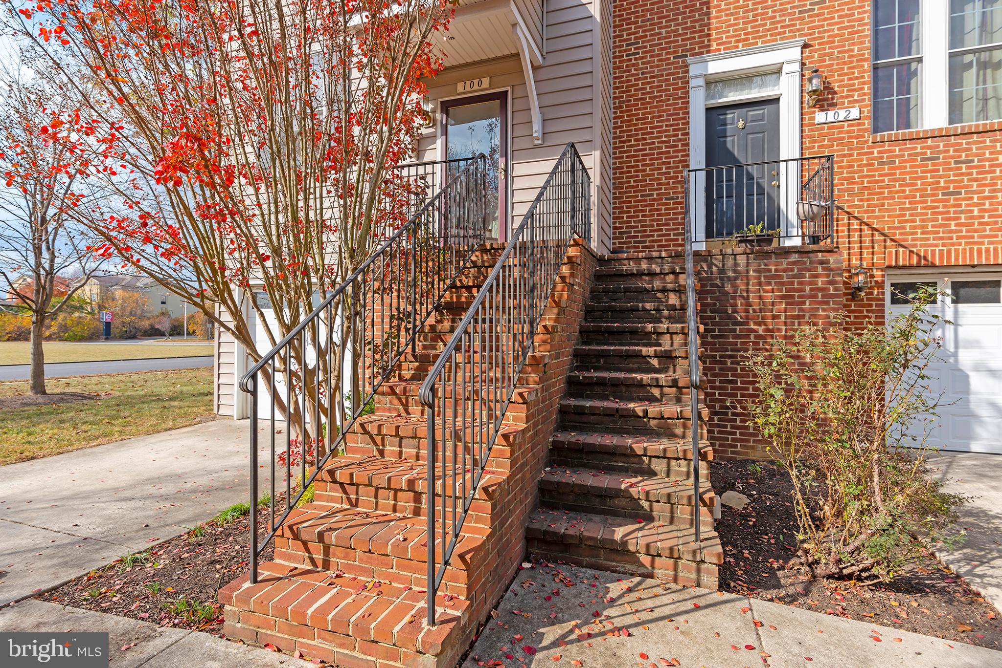 OAK HOLLOW - Residential