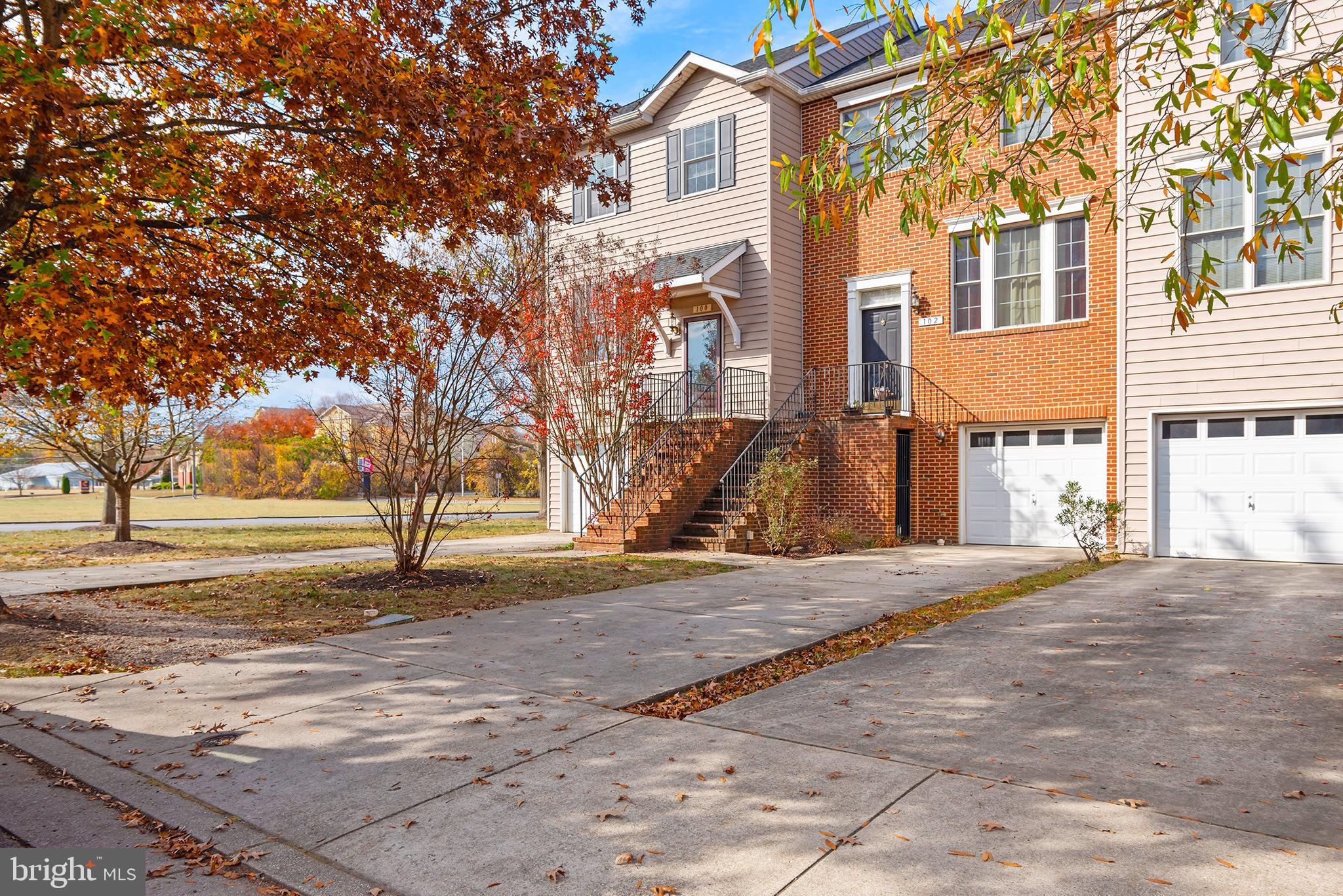 OAK HOLLOW - Residential