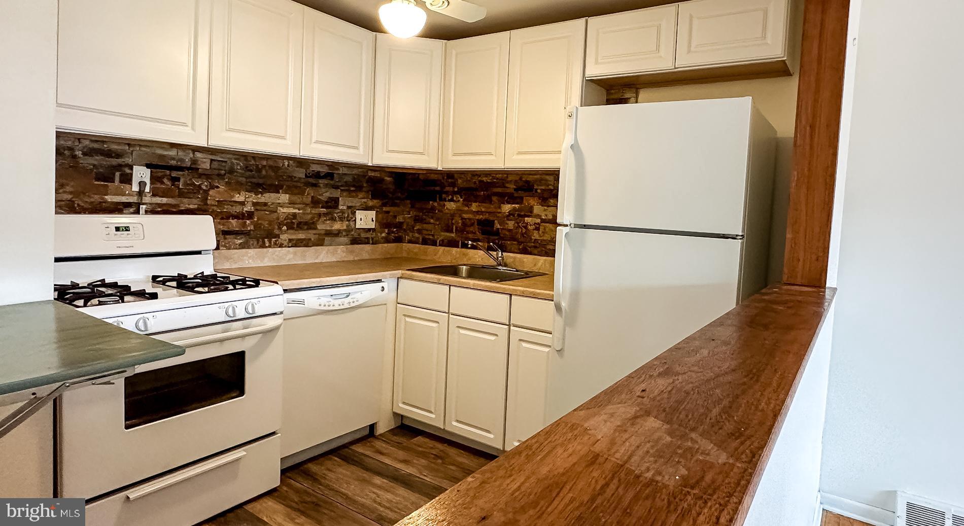 ROXBOROUGH - Residential Lease