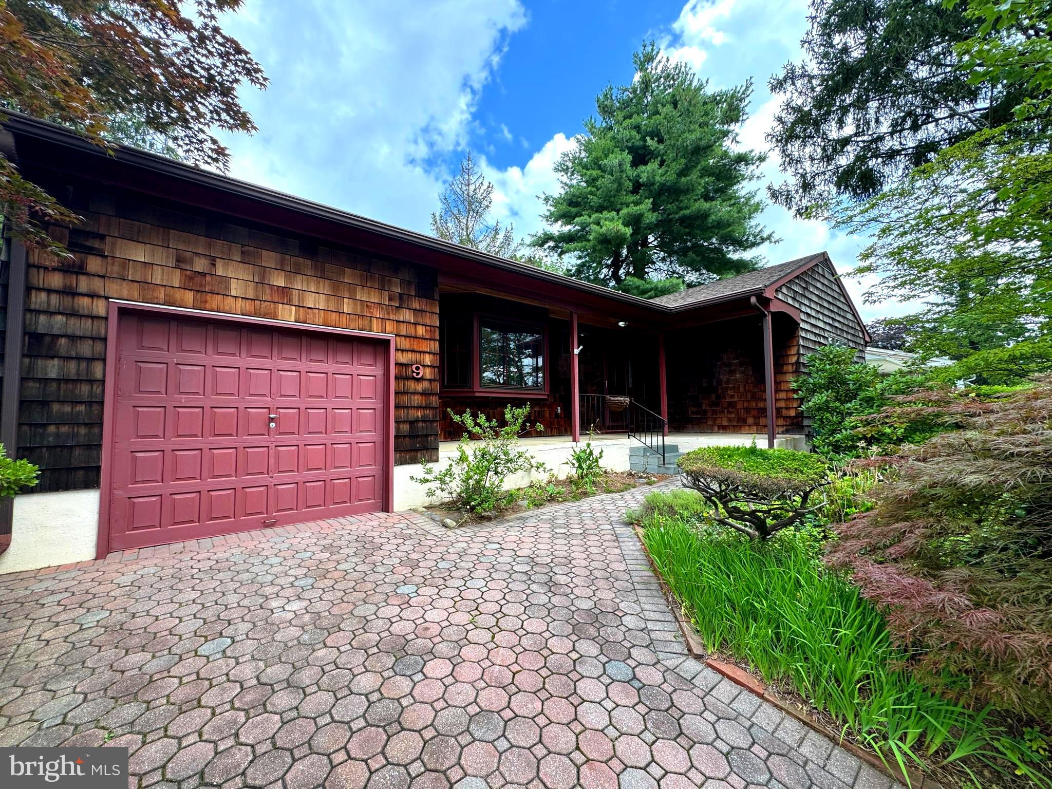 9 WORTHINGTON DRIVE