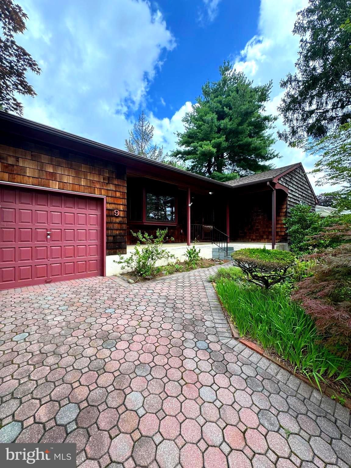 9 WORTHINGTON DRIVE