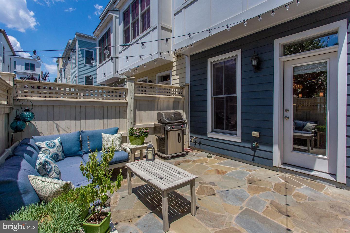 OLD TOWN COMMONS - Residential