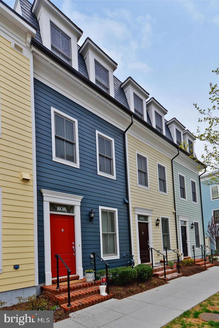 OLD TOWN COMMONS - Residential