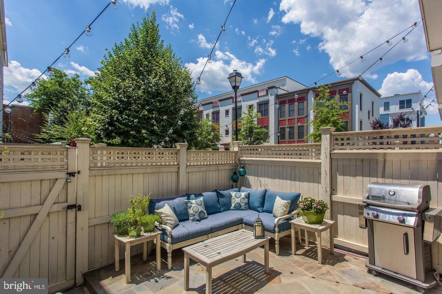 OLD TOWN COMMONS - Residential