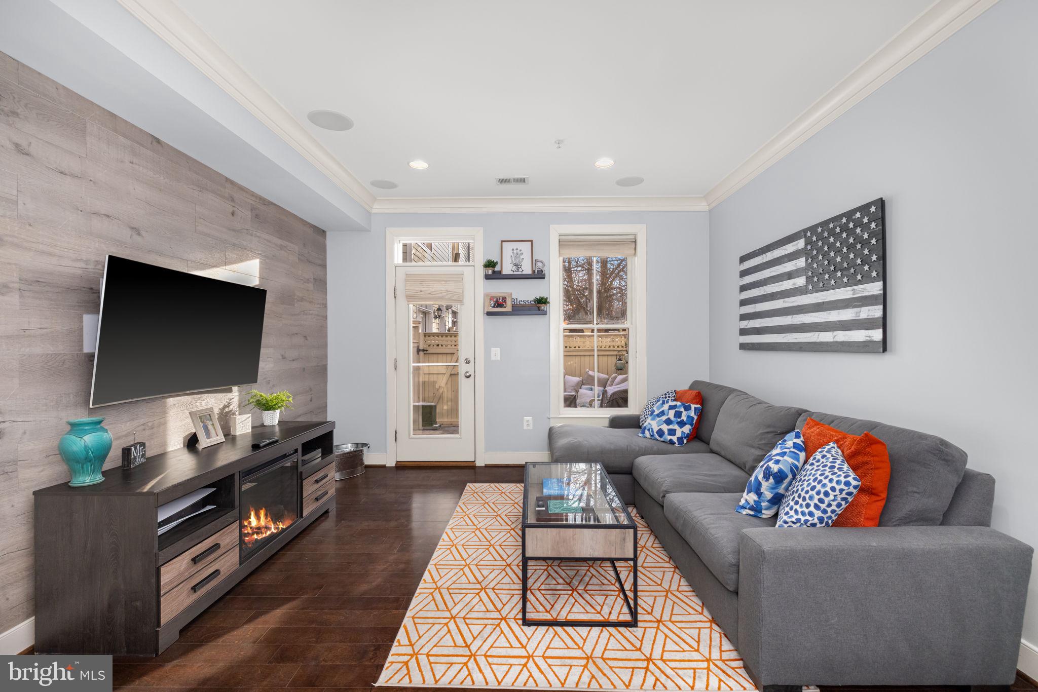 OLD TOWN COMMONS - Residential