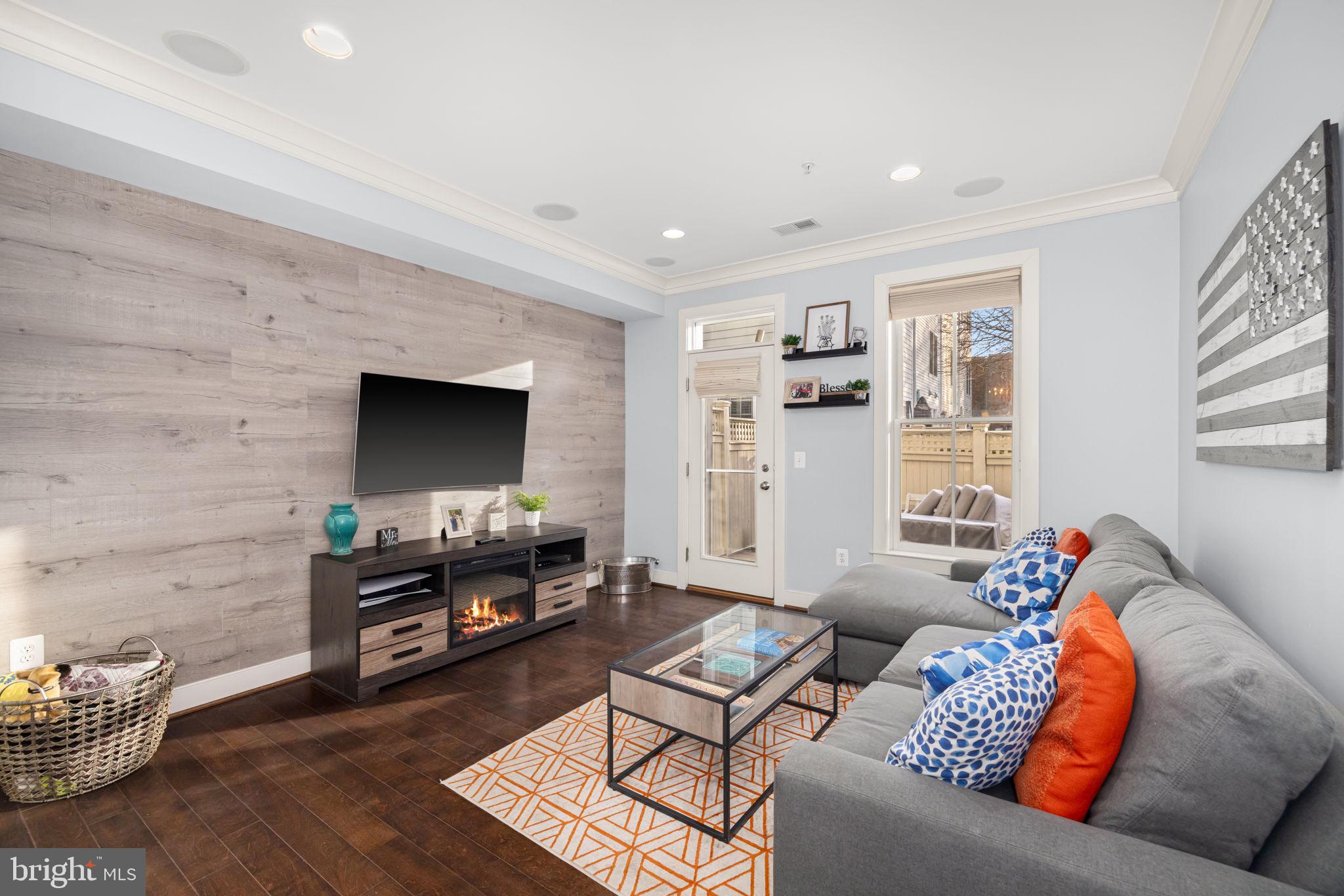 OLD TOWN COMMONS - Residential