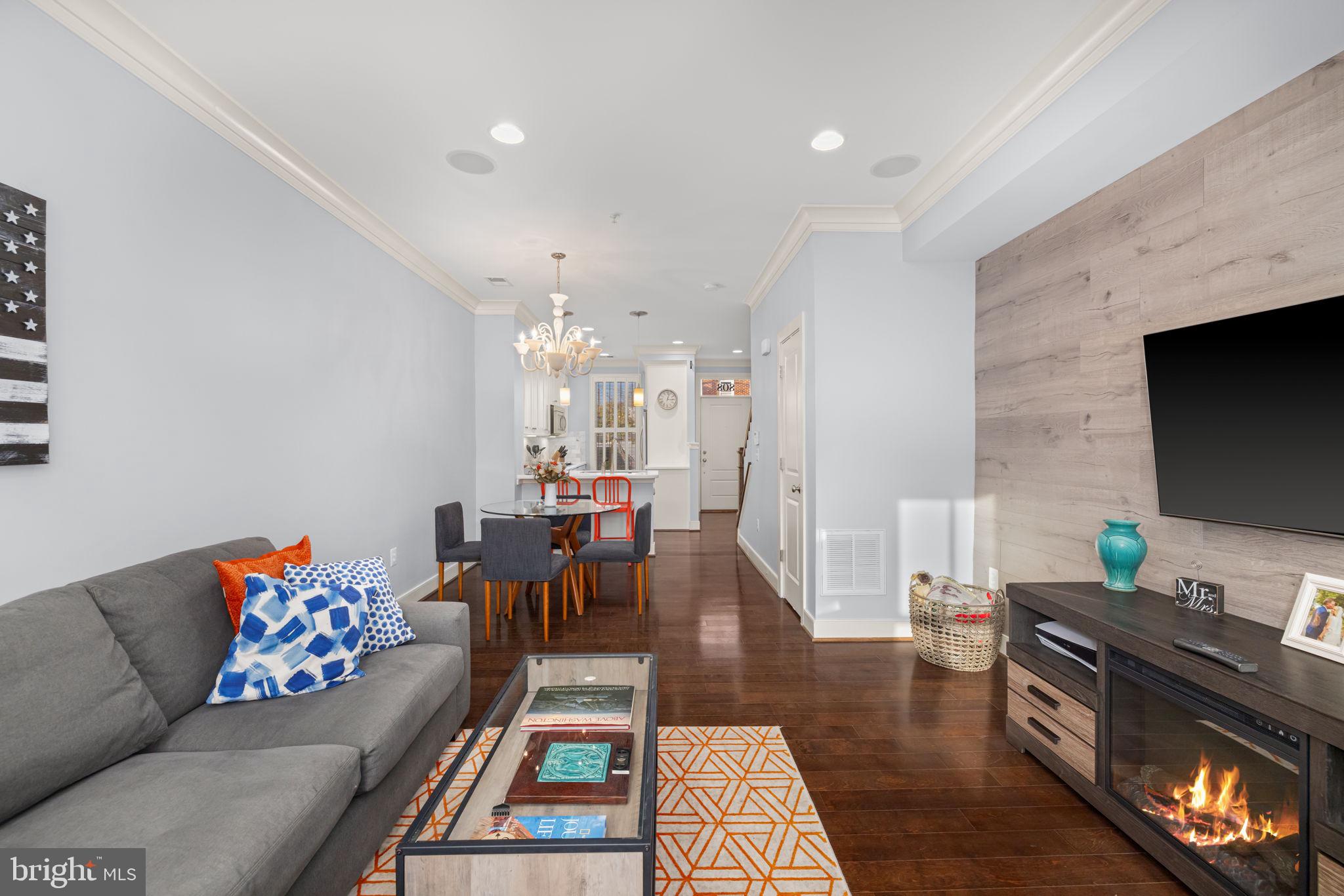 OLD TOWN COMMONS - Residential