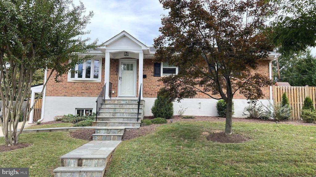 Photo of 1001 Gabel Street, SILVER SPRING, MD 20901 (MLS # MDMC2204794)