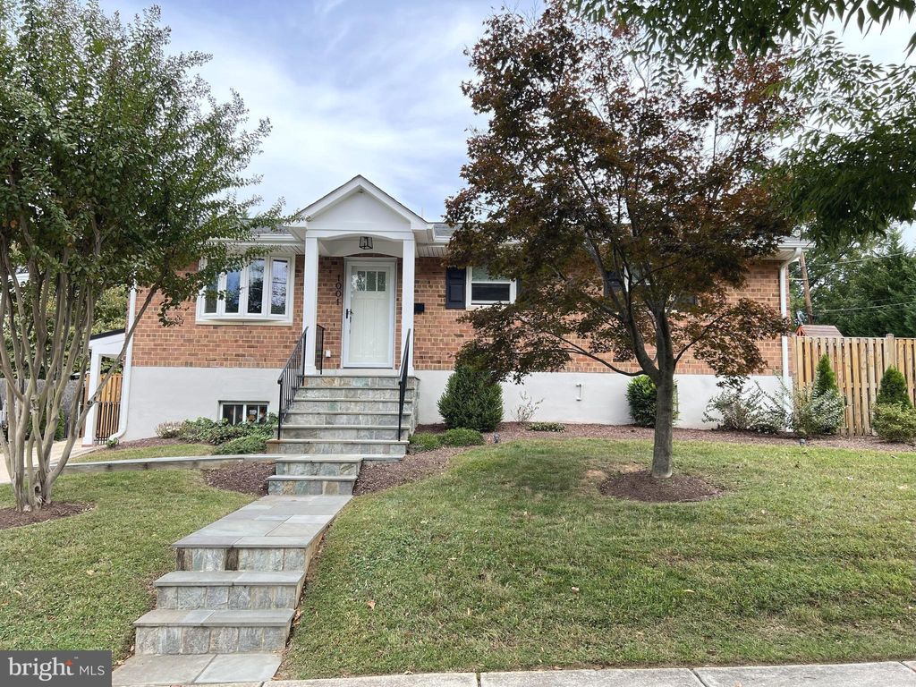 Photo of 1001 Gabel Street, SILVER SPRING, MD 20901 (MLS # MDMC2204794)