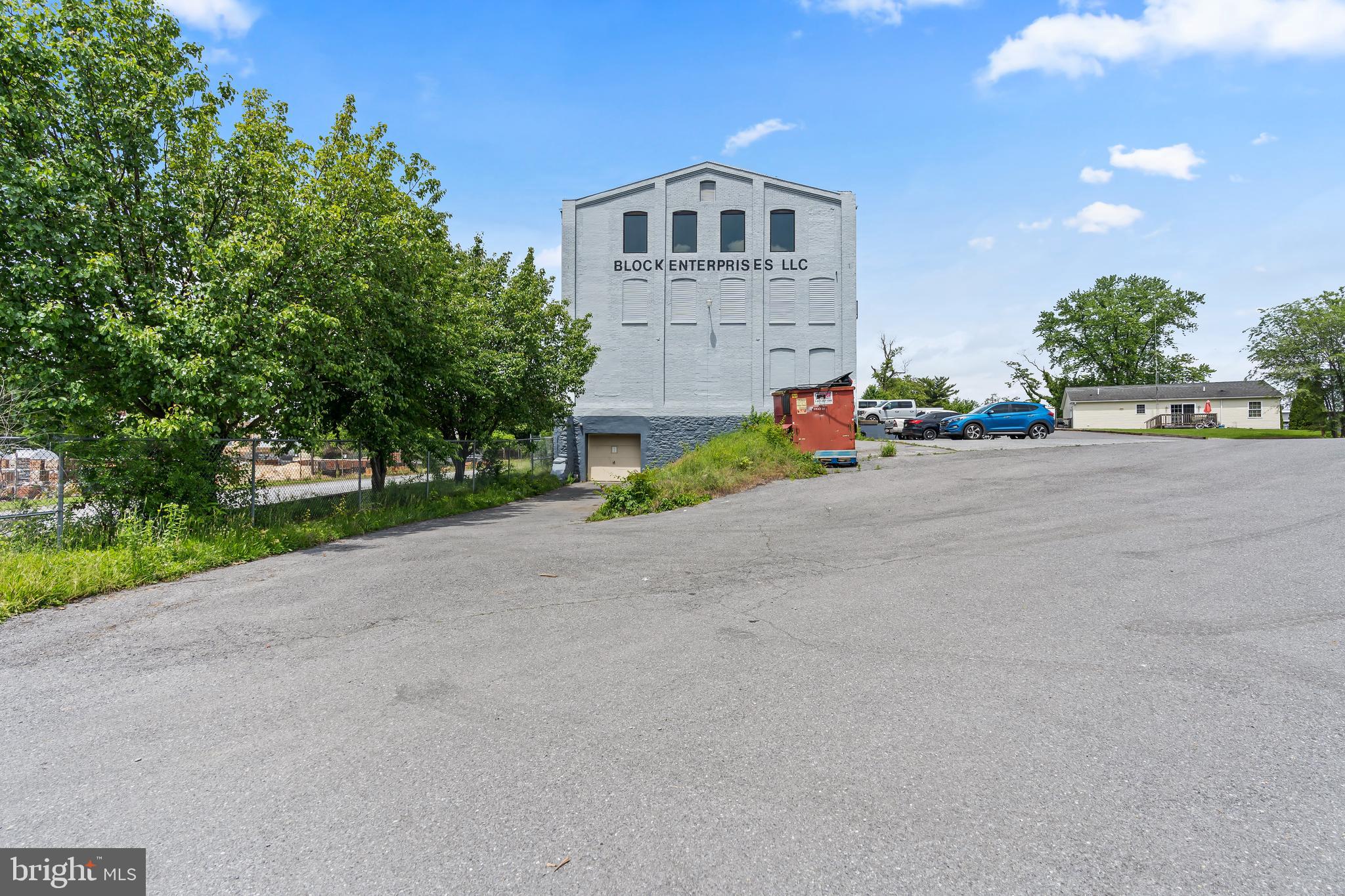 133 S BURHANS BOULEVARD