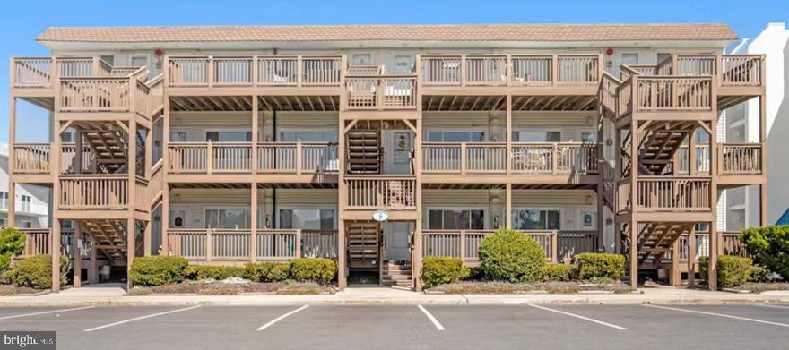 🏖️  Off-Season Ocean Block Rental- 1BR/1BA Condo in Ocean City, MD (Oct 10th-May10th)
 Looking for a peaceful beachside escape for the off0season? This 1-bedroom, 1-bathroom condo located on 
the ocean block in Ocean City, Md offers the perfect coastal retreat from October 10th-through May 10th!
 Property Features : 
Fully furnished 1 bedroom, 1 bathroom
 Steps to the beach-ocean block! Balcony Has Ocean views to enjoy.
 Fully equipped kitchen
No Smoking -No Pets
Tenants pays utilities.