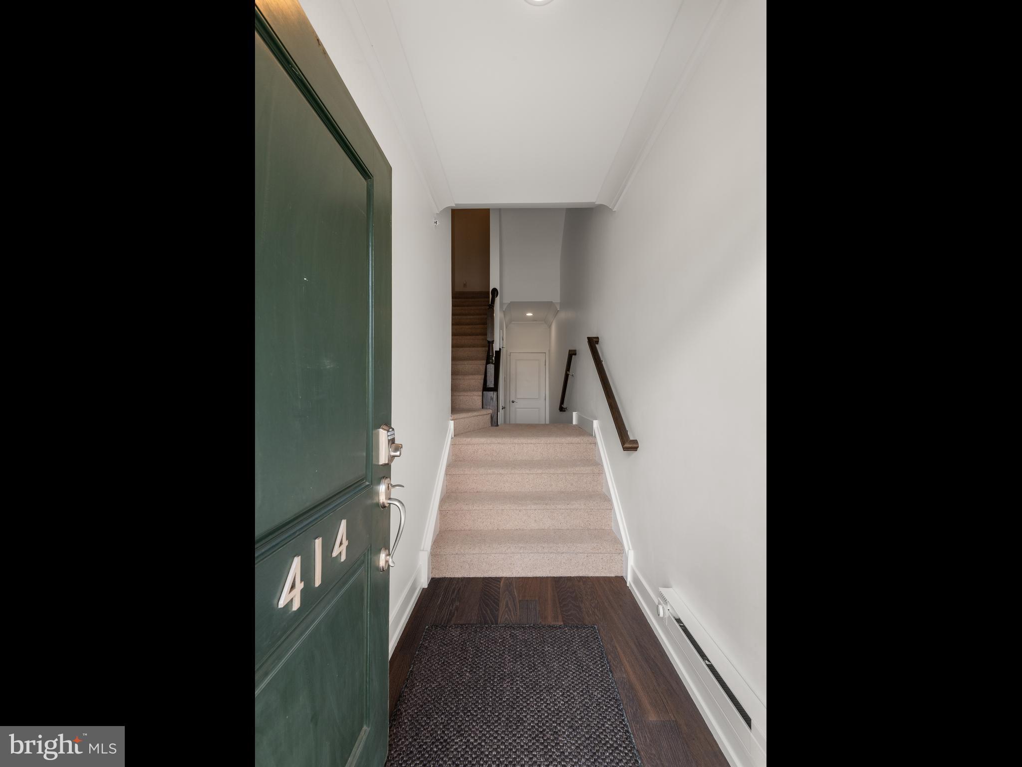 414 LAKEVIEW COURT 2 UPPER