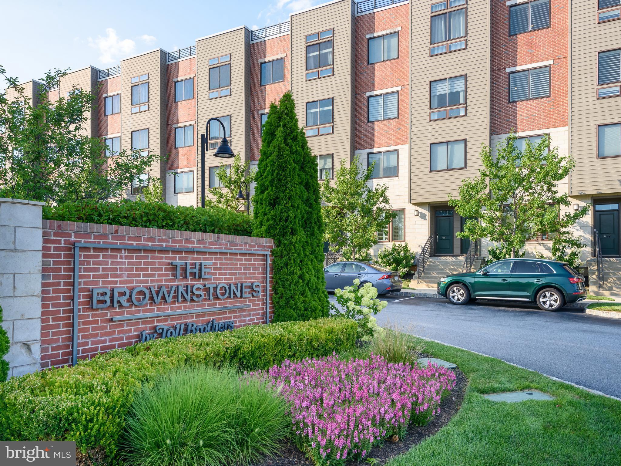 414 LAKEVIEW COURT 2 UPPER