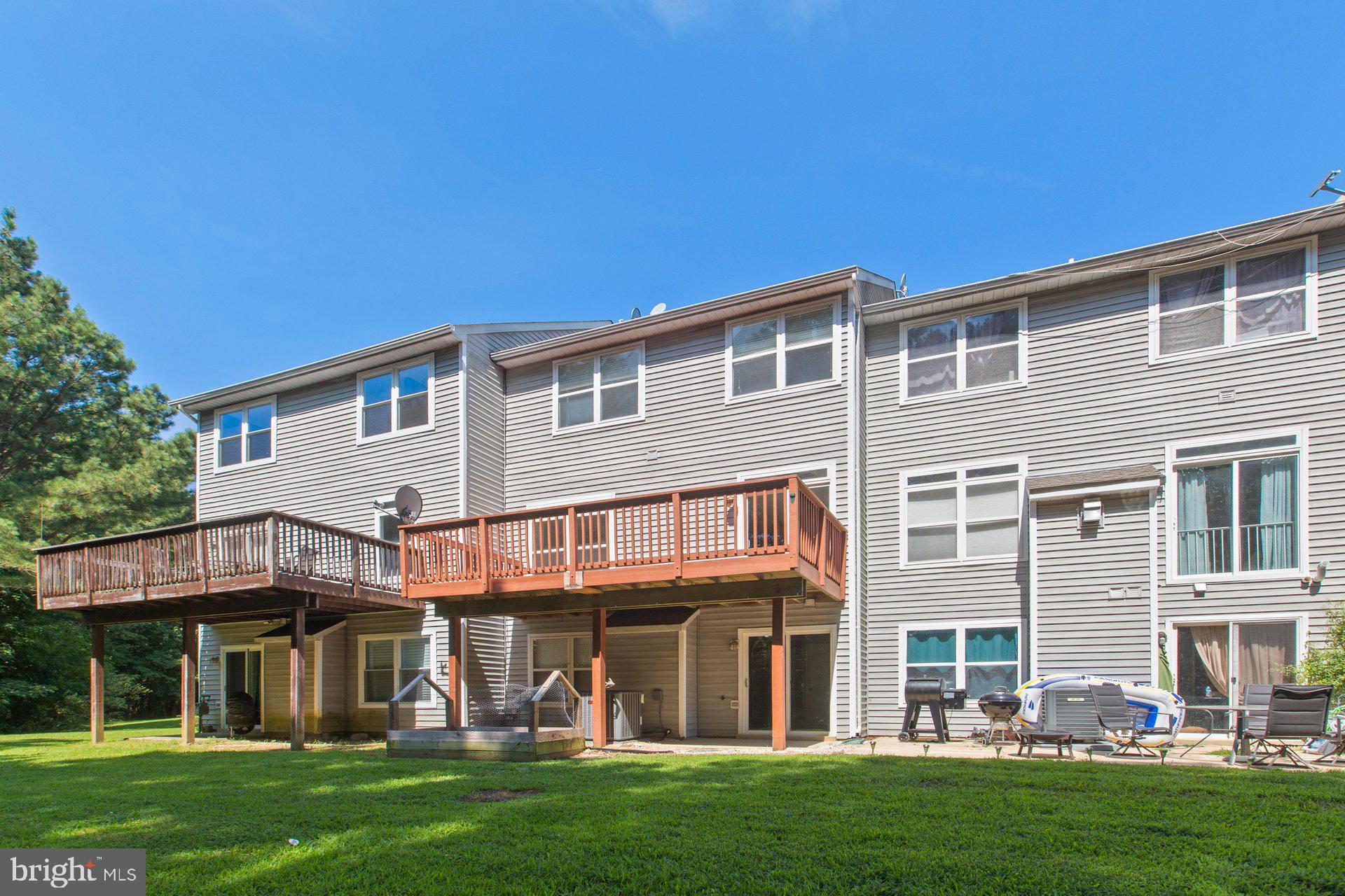 VILLAS ON WATERS EDGE - Residential