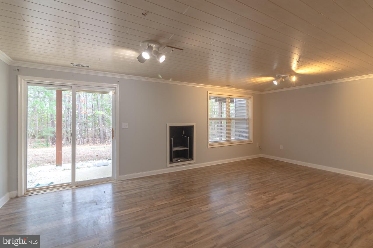 VILLAS ON WATERS EDGE - Residential