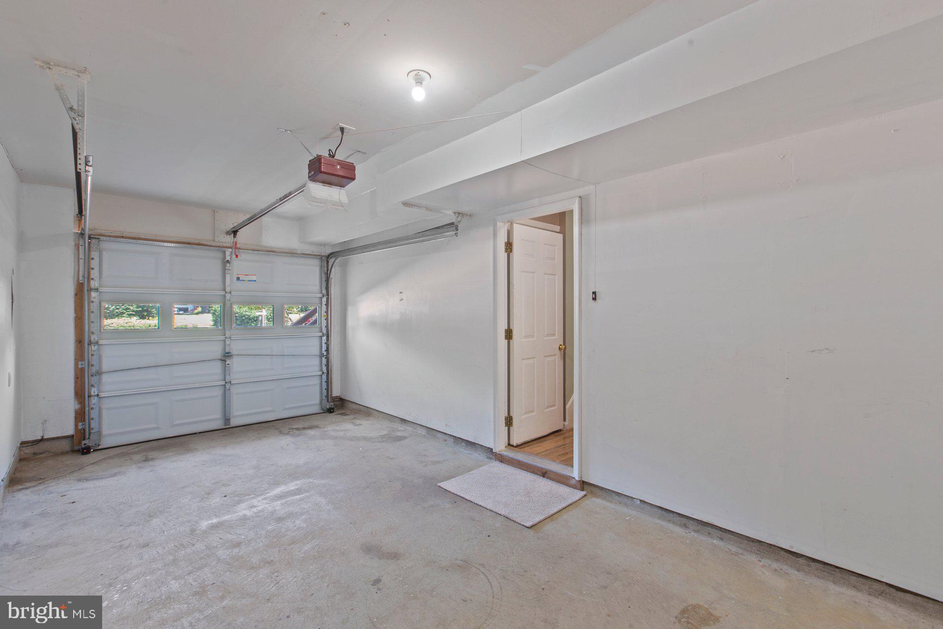 VILLAS ON WATERS EDGE - Residential