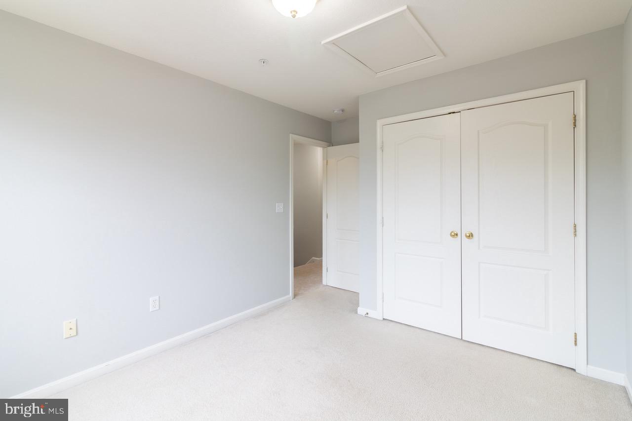 VILLAS ON WATERS EDGE - Residential