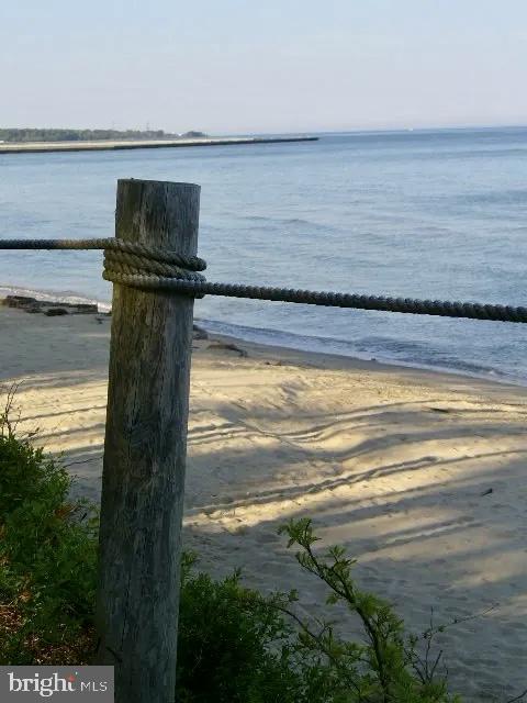 VILLAS ON WATERS EDGE - Residential