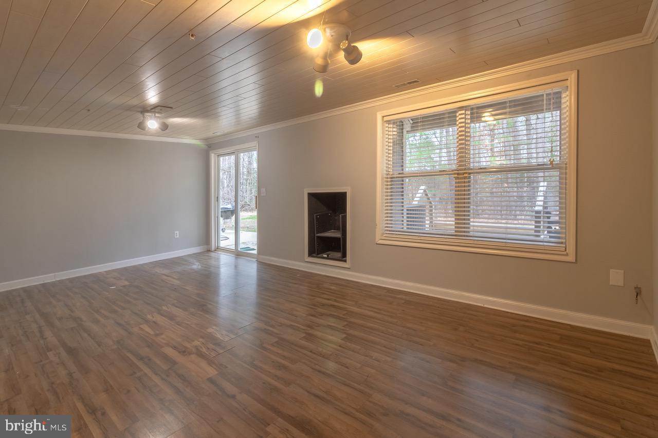 VILLAS ON WATERS EDGE - Residential