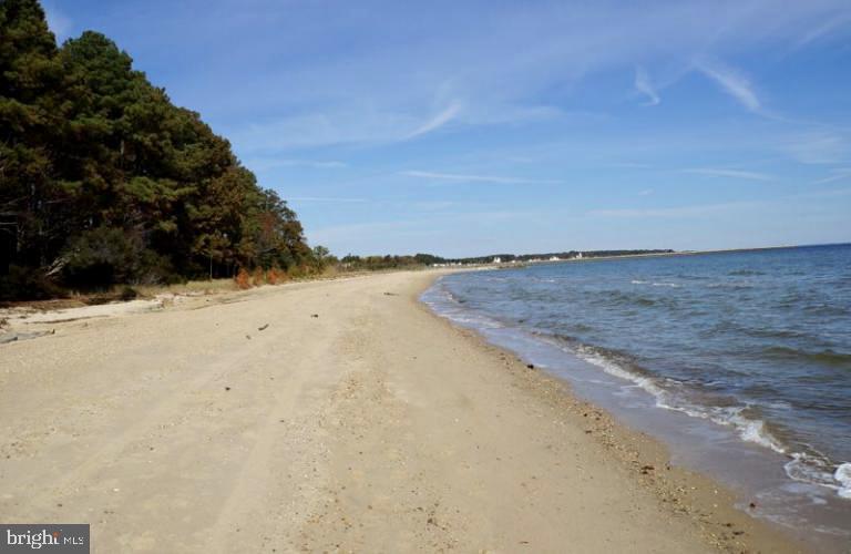 VILLAS ON WATERS EDGE - Residential