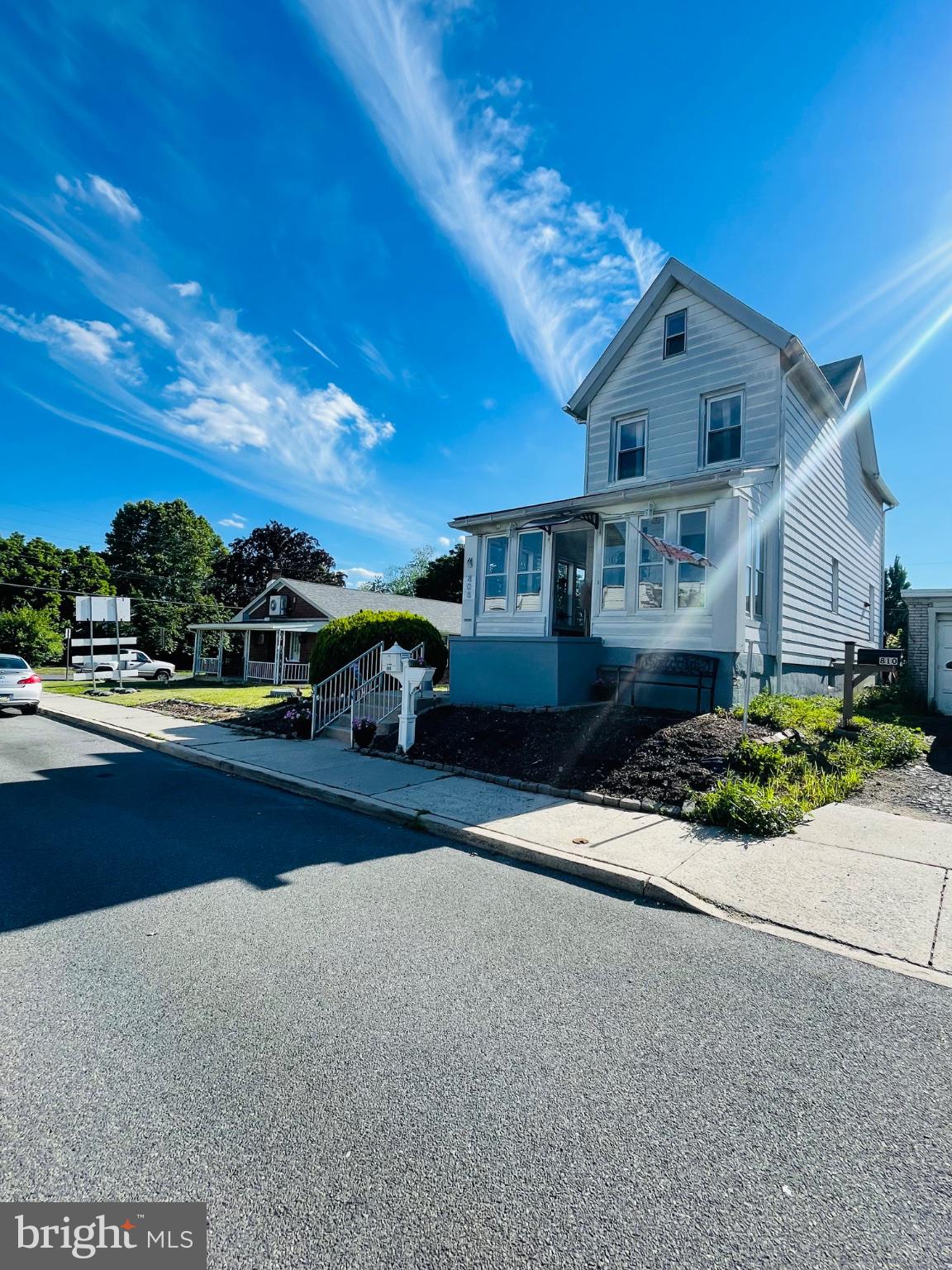 808 N OSWEGO STREET