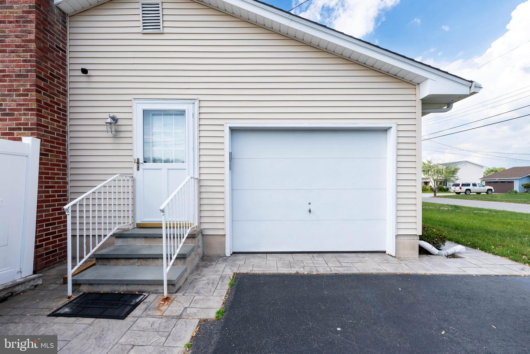 664 BRENTWOOD DRIVE