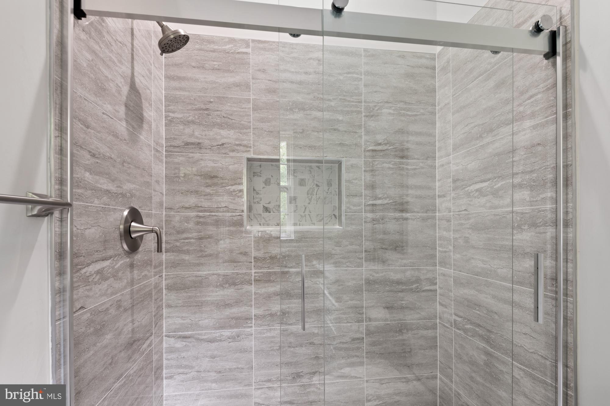 PAPILLON - Residential Lease