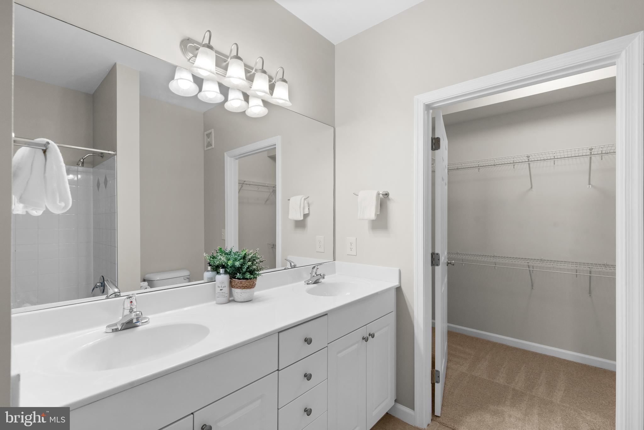 THE COLONNADE AT KENTLANDS - Residential