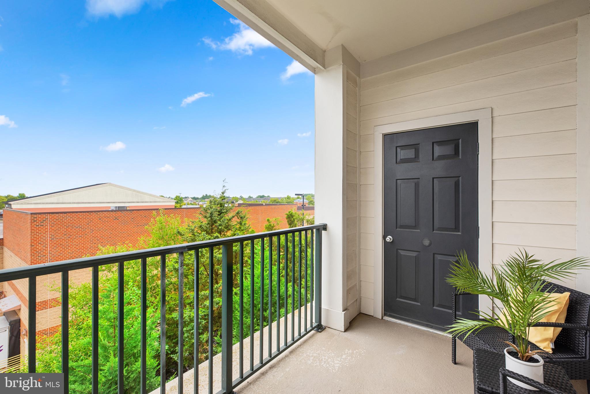 THE COLONNADE AT KENTLANDS - Residential