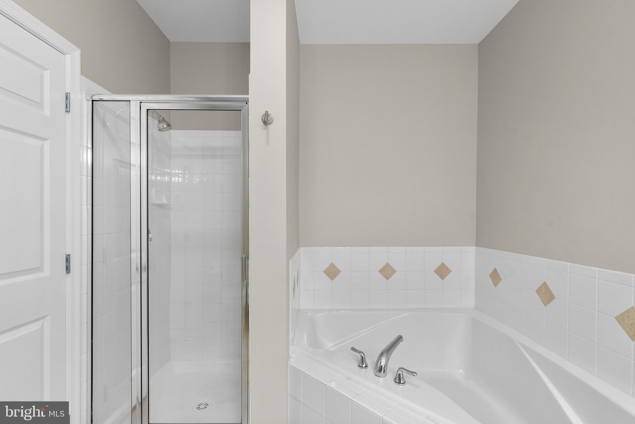 THE COLONNADE AT KENTLANDS - Residential