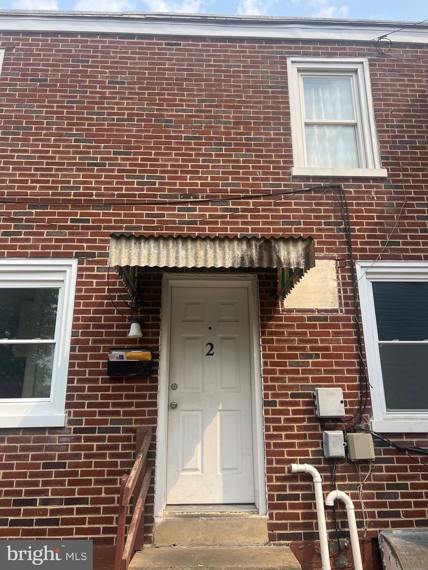 1 Bedroom 1 bathroom for rent. Rent is $925 per month with a $925 security deposit due at signing. Tenants must make a combined income of $2,775 a month and have a credit score of 615 or higher. No smoking and no pets. Tenants pay $100 per month for water, sewer, and trash and are responsible to put PPL and internet/wifi in their names.