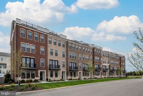 Condo For Sale - 20885 Murry Falls Terrace<br/> ASHBURN, VA 20147