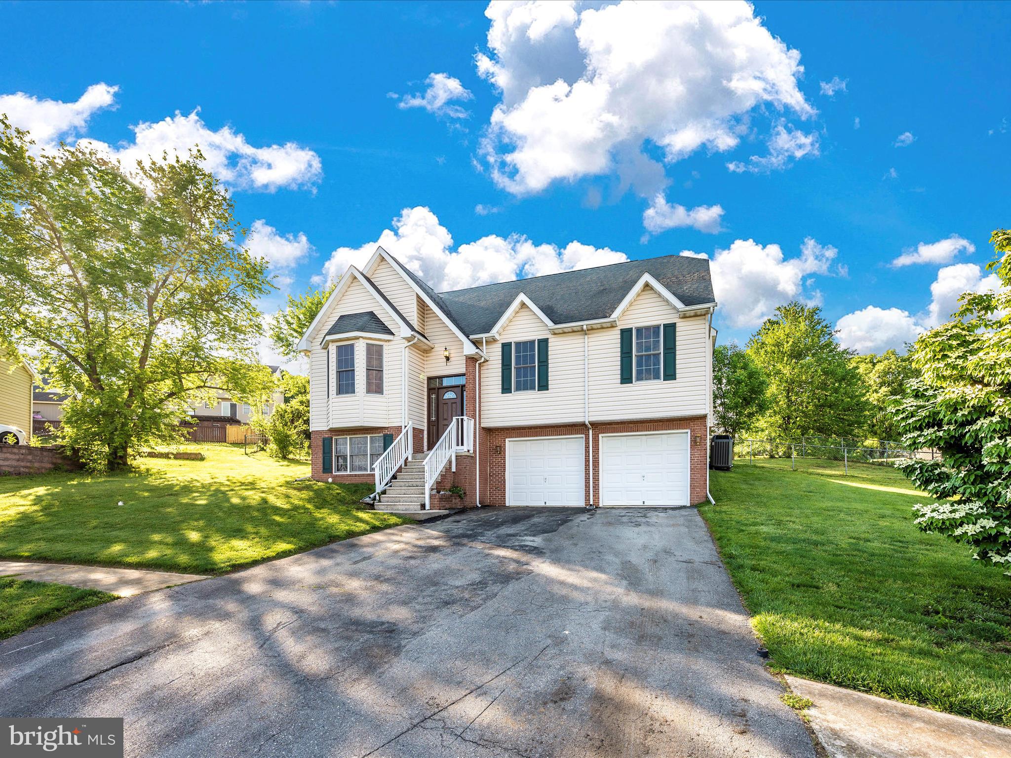 WHISPERING HILLS - Residential