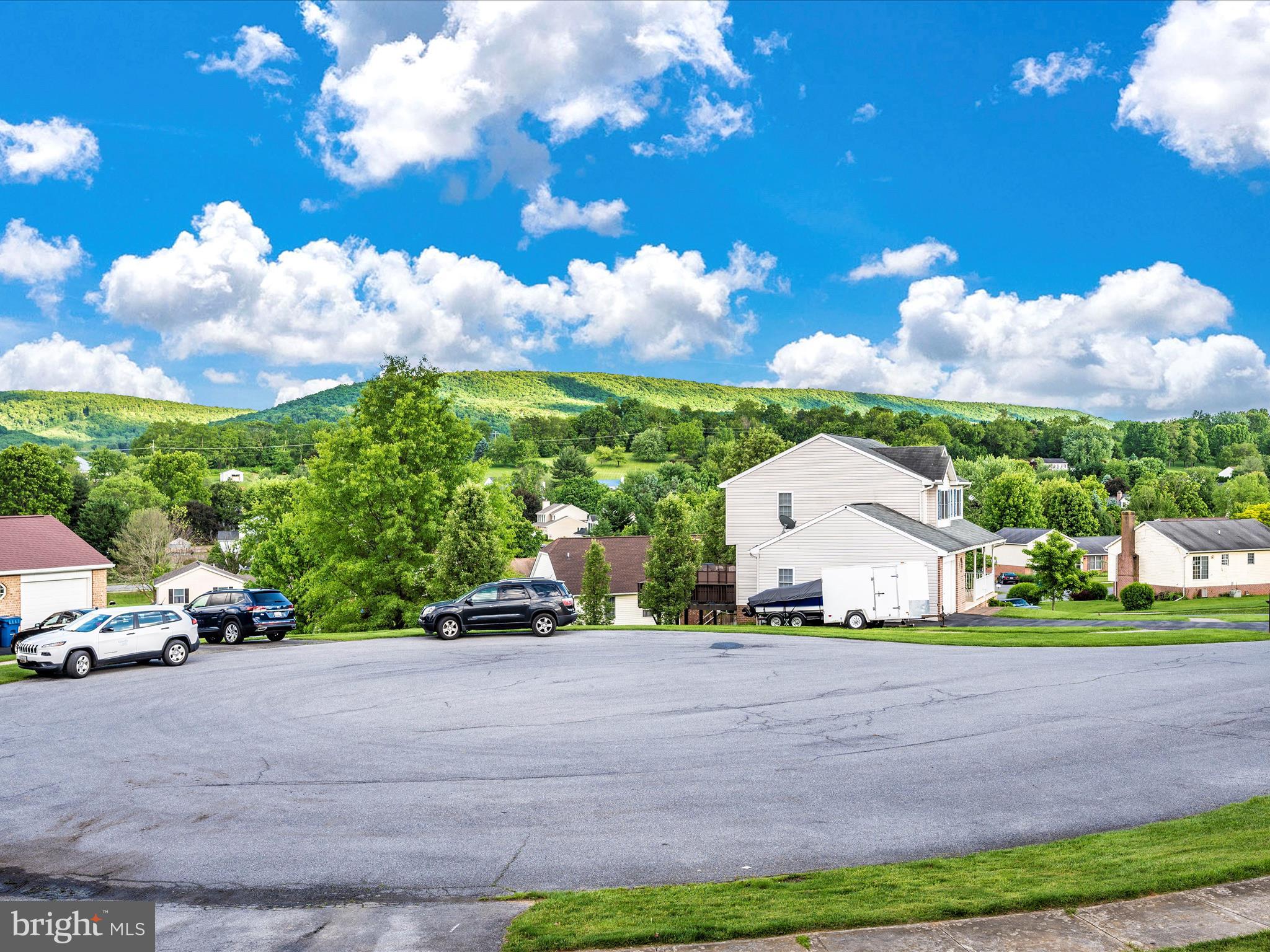 WHISPERING HILLS - Residential