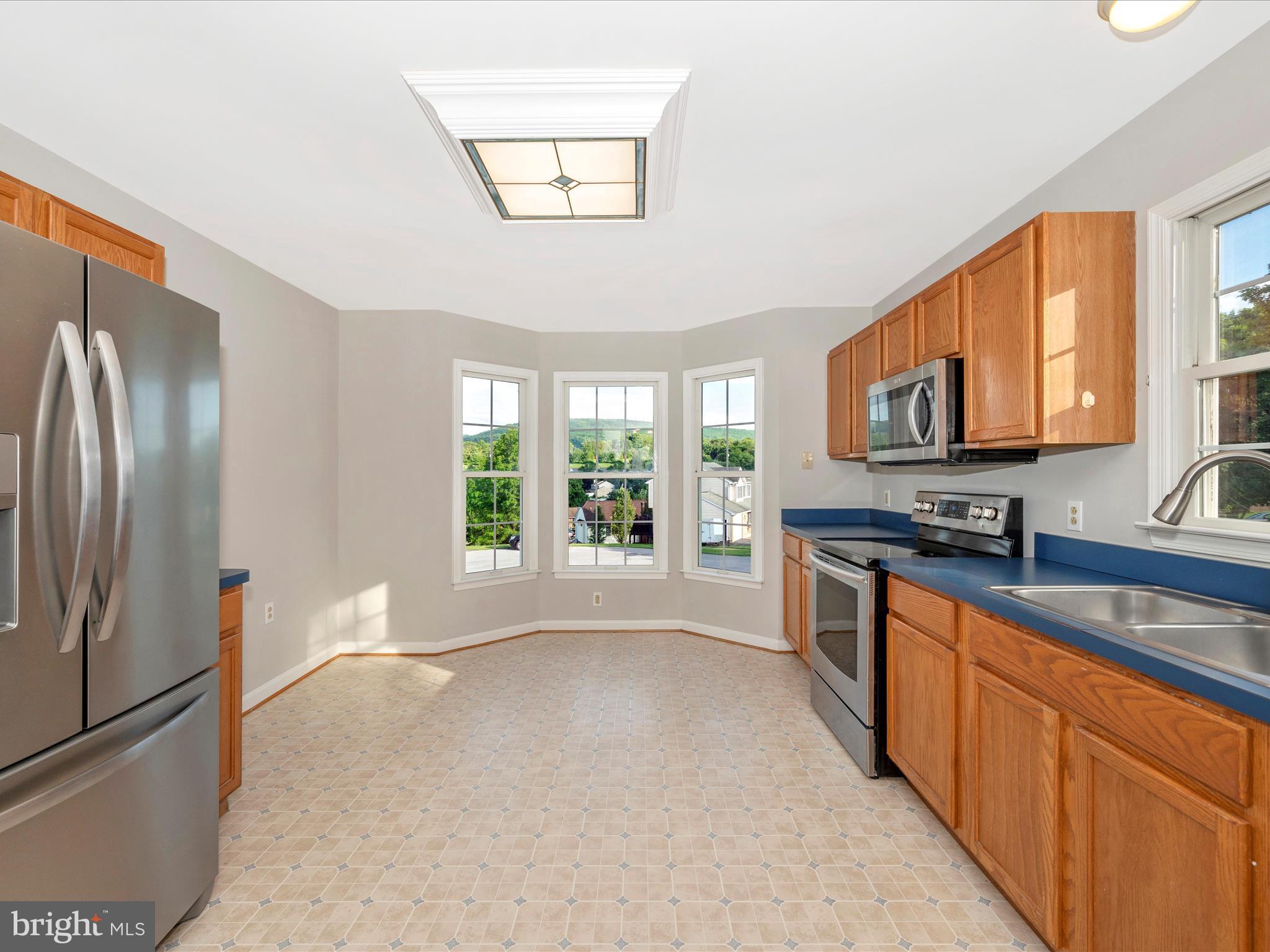 WHISPERING HILLS - Residential