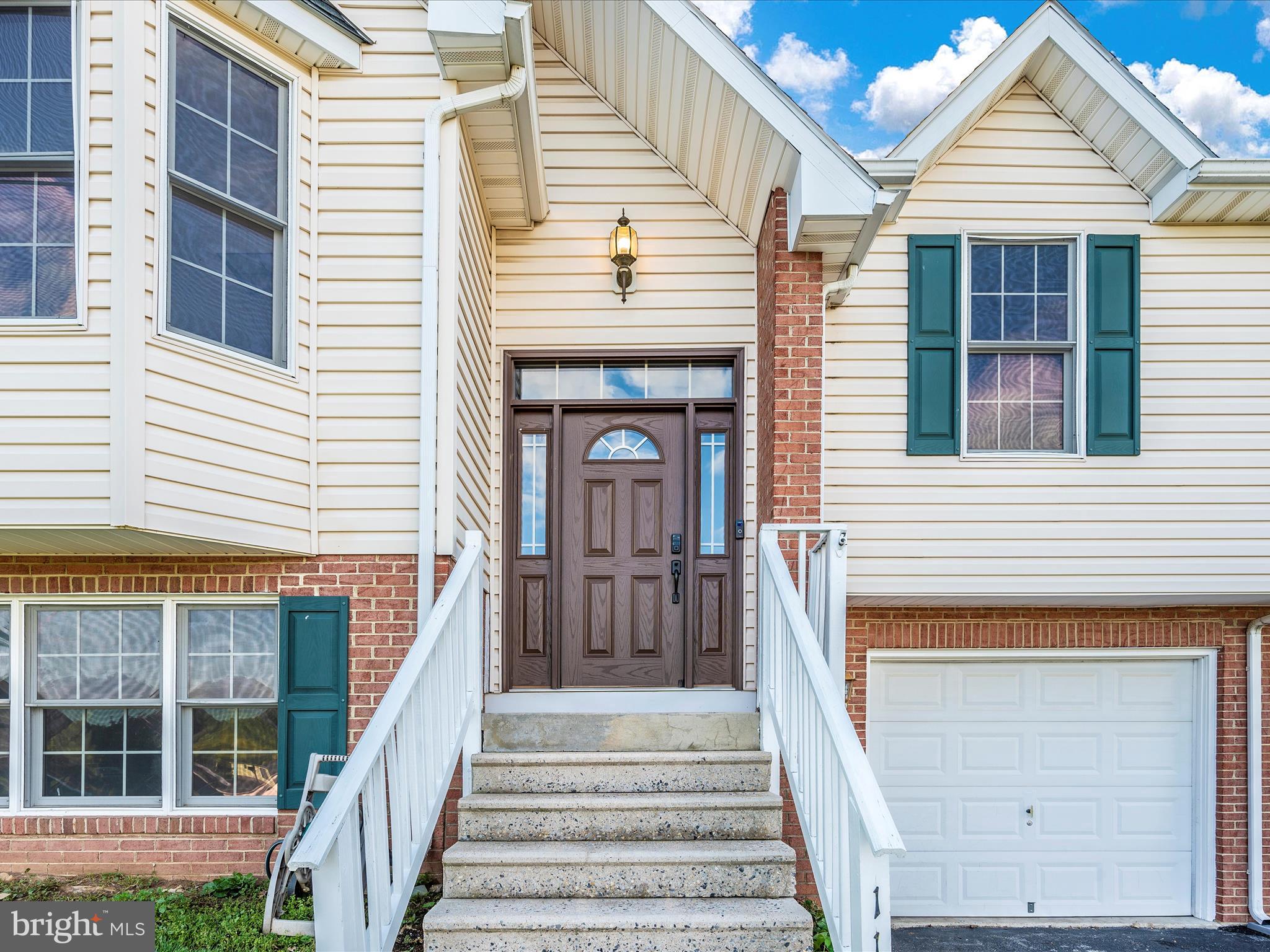 WHISPERING HILLS - Residential