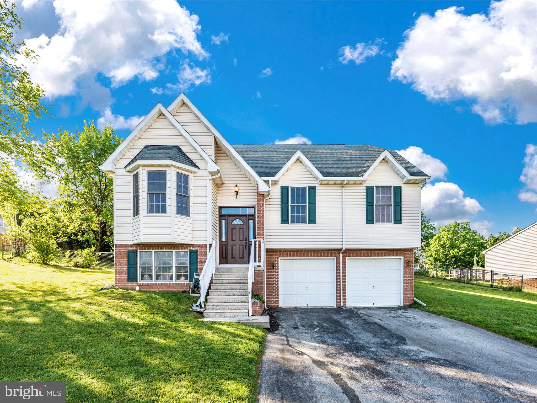 WHISPERING HILLS - Residential