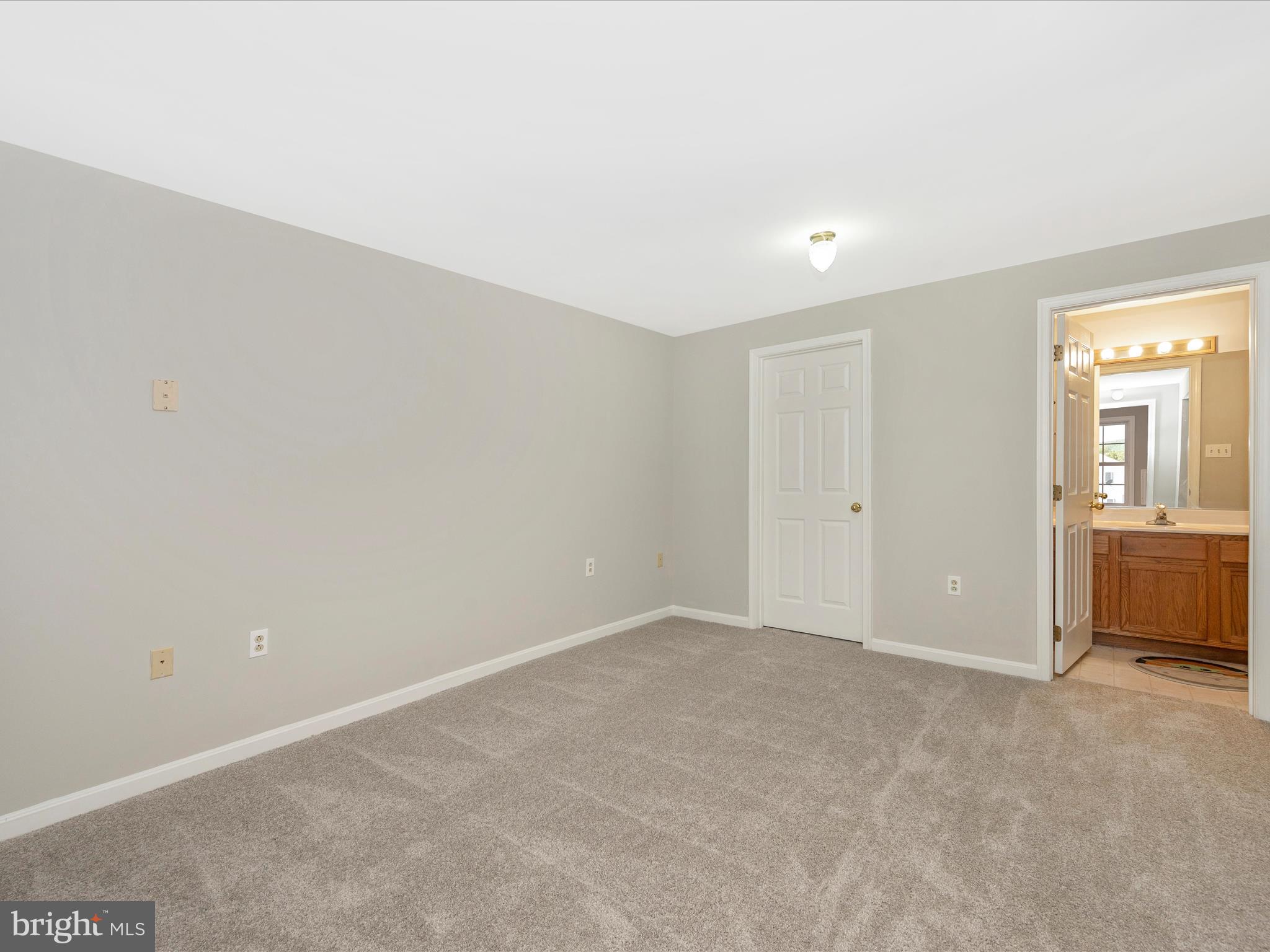 WHISPERING HILLS - Residential