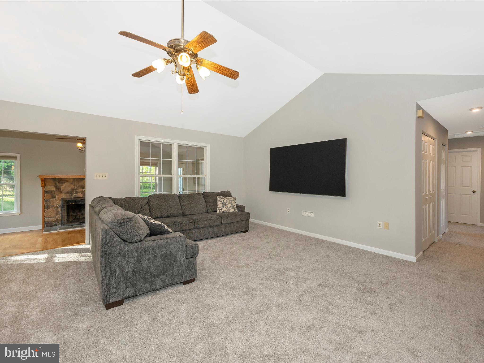 WHISPERING HILLS - Residential