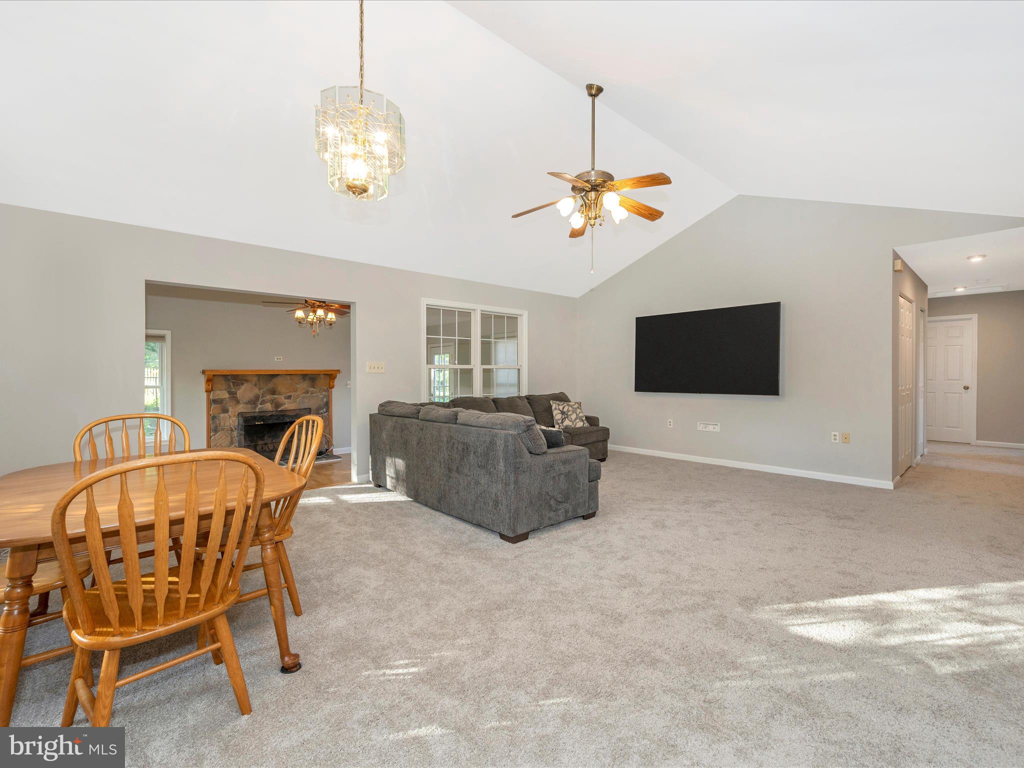 WHISPERING HILLS - Residential