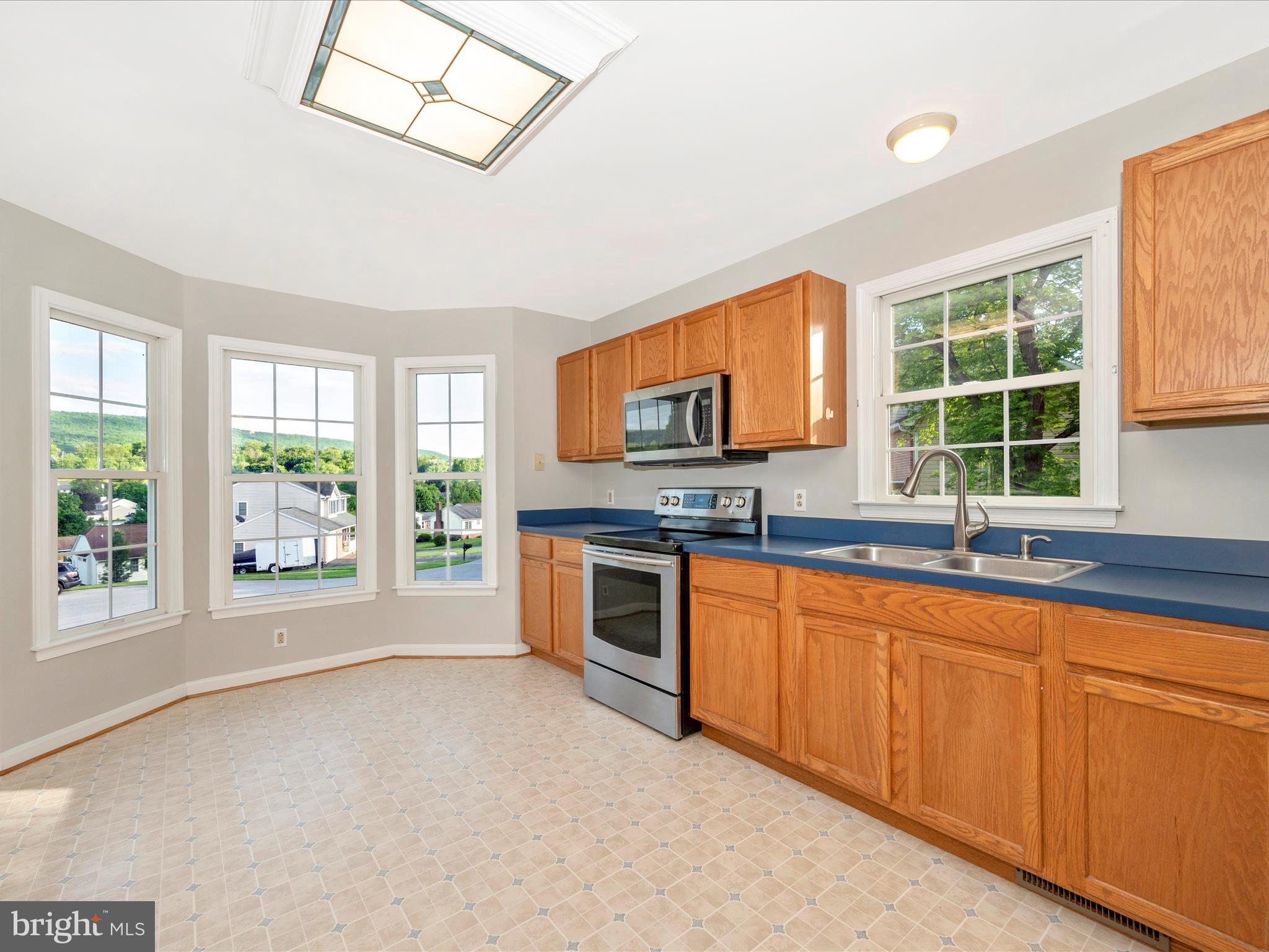 WHISPERING HILLS - Residential