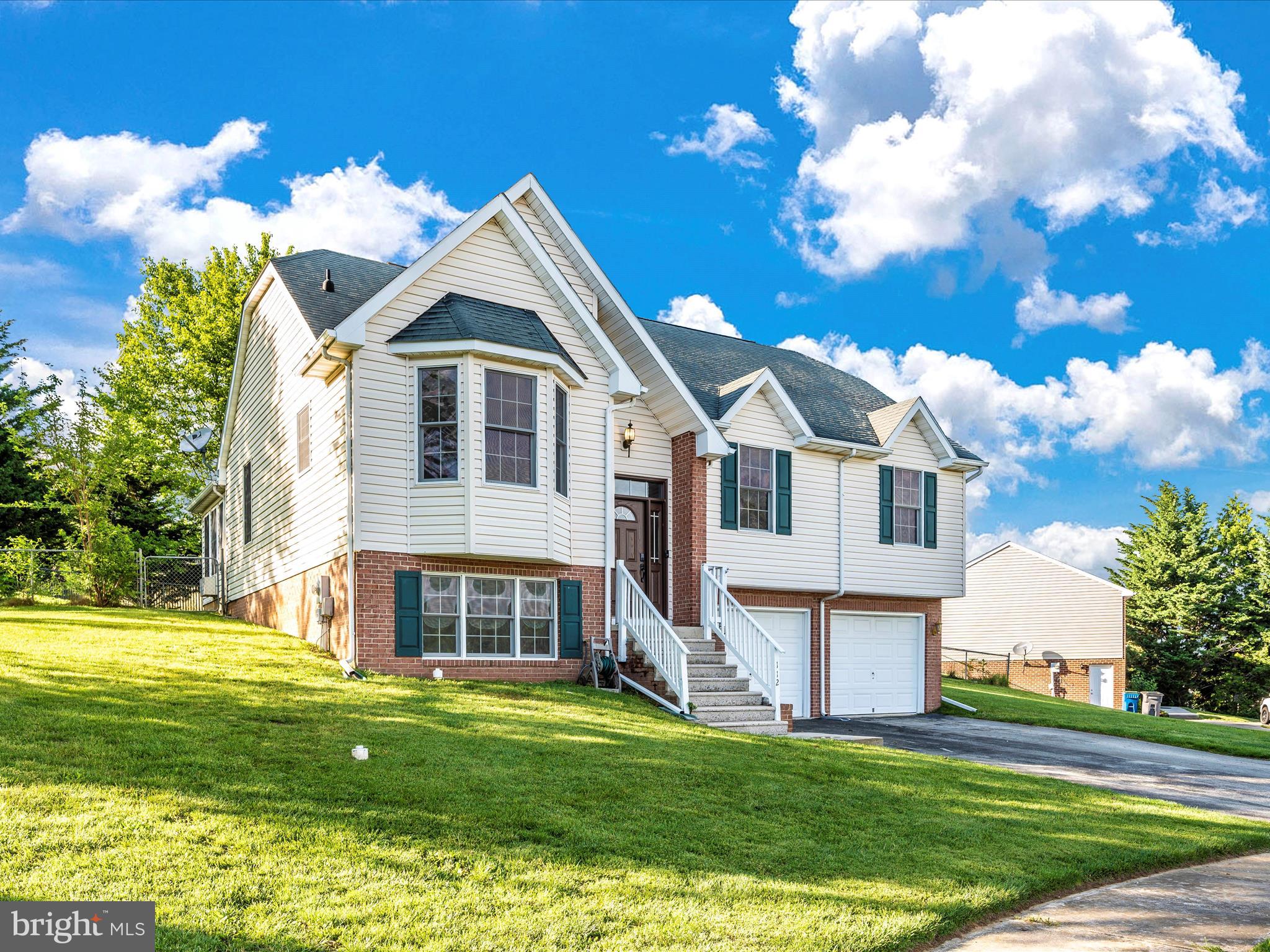 WHISPERING HILLS - Residential