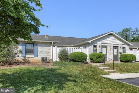 Photo of 331 VALLEYBROOK DR, LANCASTER, PA 17601 (MLS # PALA2035578)