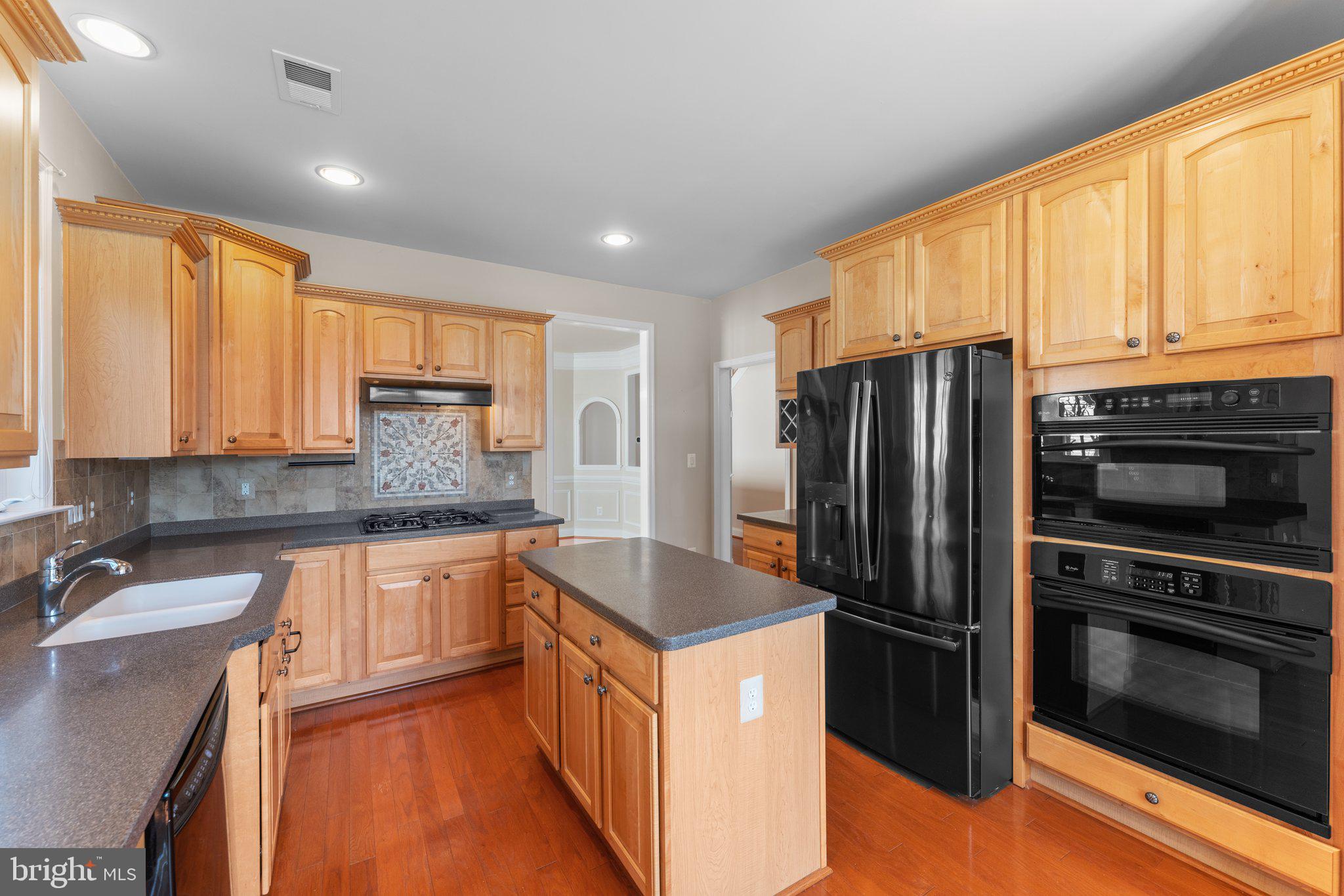 VIRGINIA HERITAGE AT LEE'S PARK - Residential