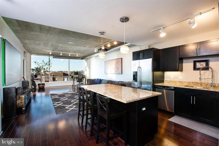 LOCUST POINT - Residential