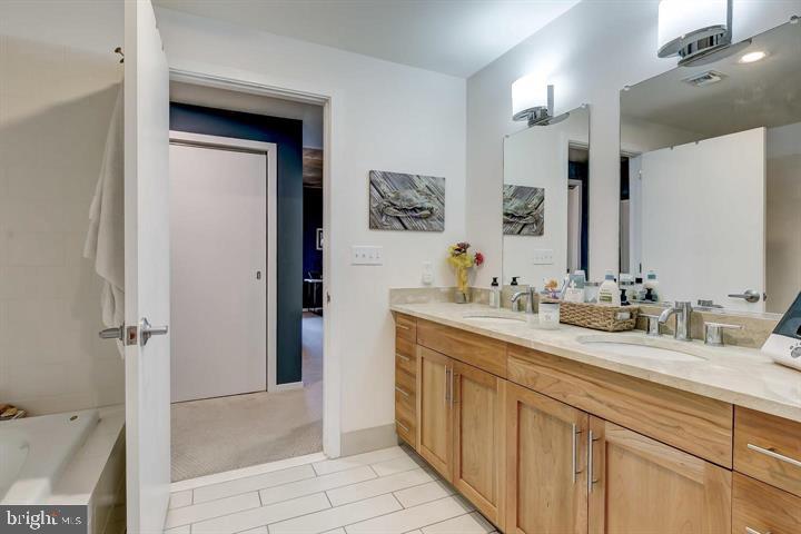 LOCUST POINT - Residential